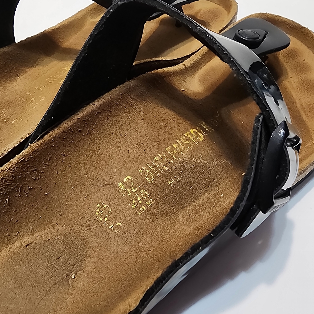 S.066- USED Birkenstock Gizeh Black Patent Sandals, Size 42 EU, 11 US - Picture 6 of 12